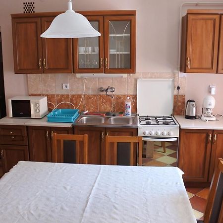 Kisasszony Apartman เอ็กเกอร์ ภายนอก รูปภาพ