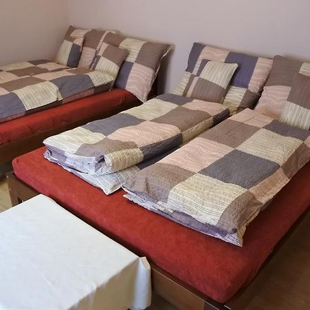 Kisasszony Apartman เอ็กเกอร์ ภายนอก รูปภาพ