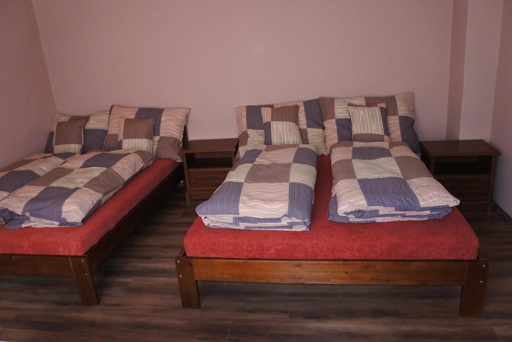 Kisasszony Apartman เอ็กเกอร์ ภายนอก รูปภาพ