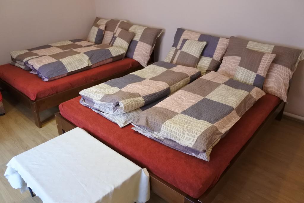 Kisasszony Apartman เอ็กเกอร์ ภายนอก รูปภาพ