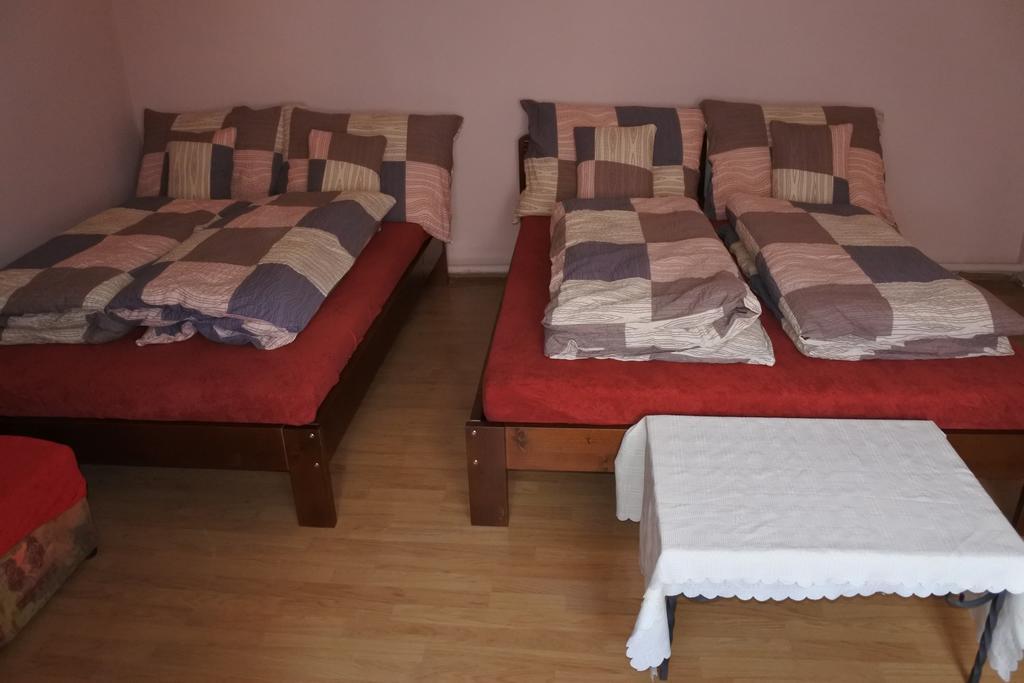 Kisasszony Apartman เอ็กเกอร์ ภายนอก รูปภาพ