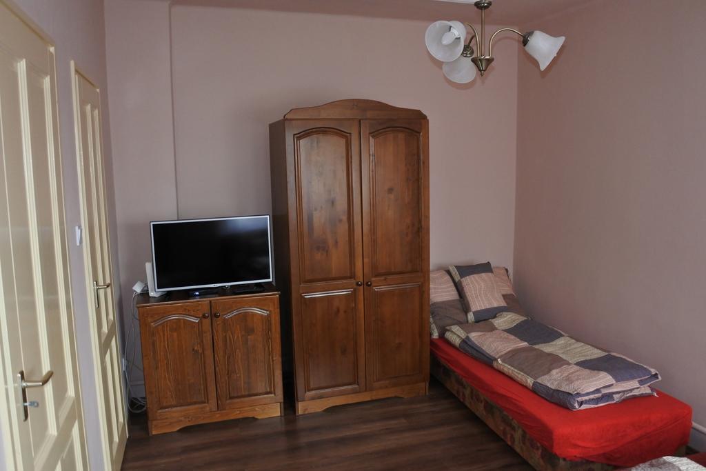 Kisasszony Apartman เอ็กเกอร์ ภายนอก รูปภาพ
