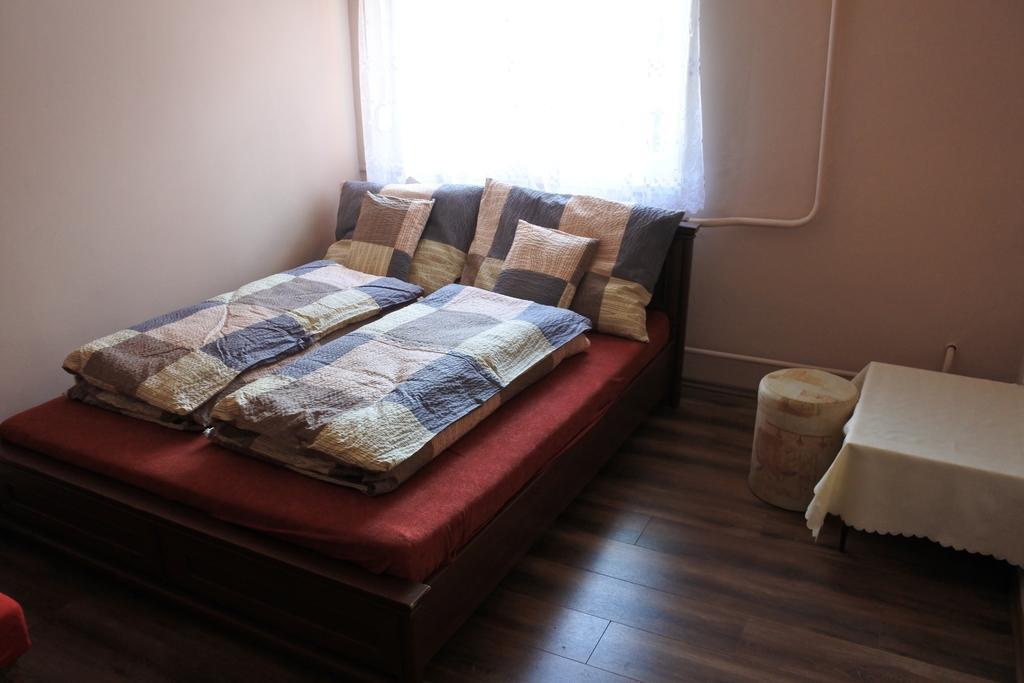 Kisasszony Apartman เอ็กเกอร์ ภายนอก รูปภาพ