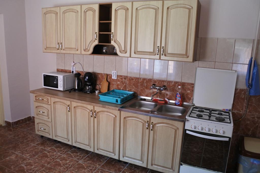 Kisasszony Apartman เอ็กเกอร์ ภายนอก รูปภาพ