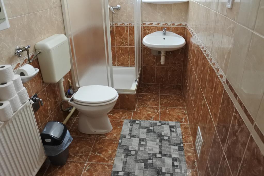 Kisasszony Apartman เอ็กเกอร์ ภายนอก รูปภาพ